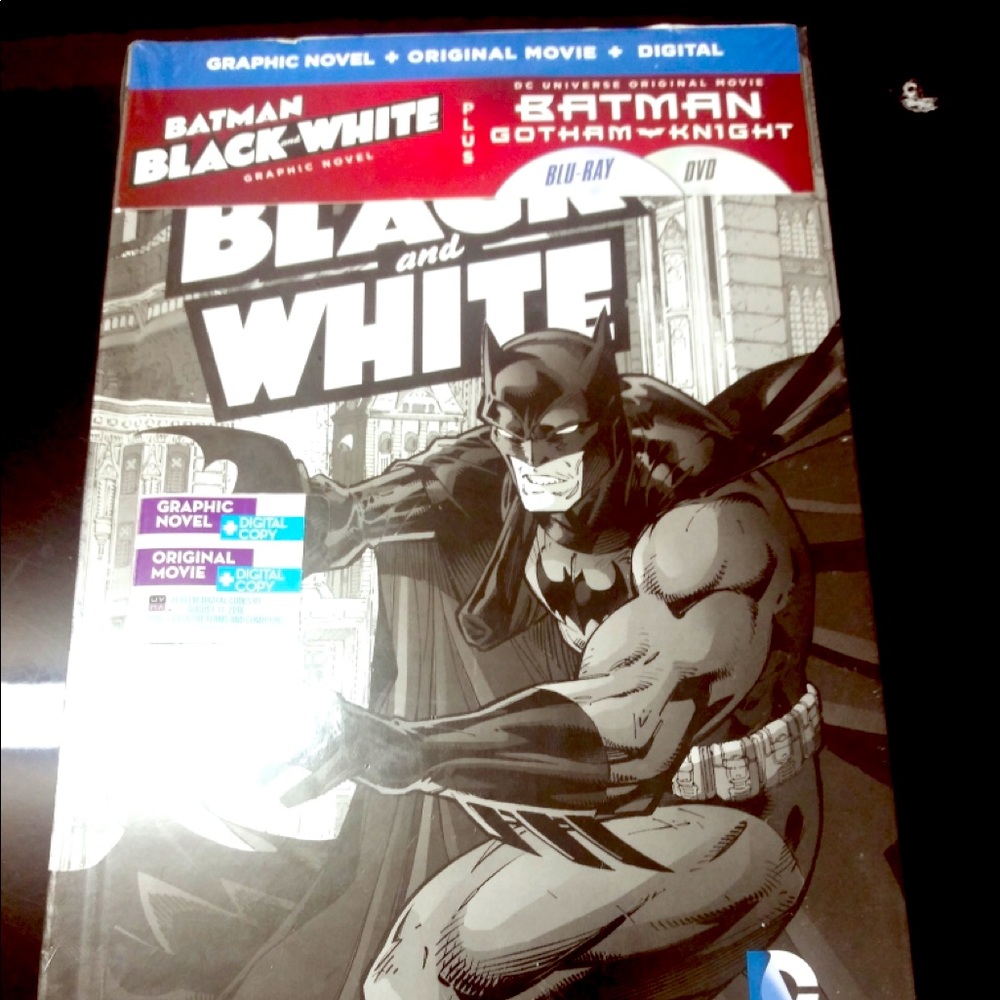 Batman black & white novel/blue ray